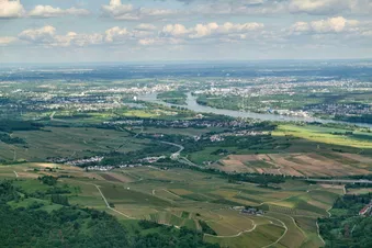 Links Wiesbaden, rechts Mainz