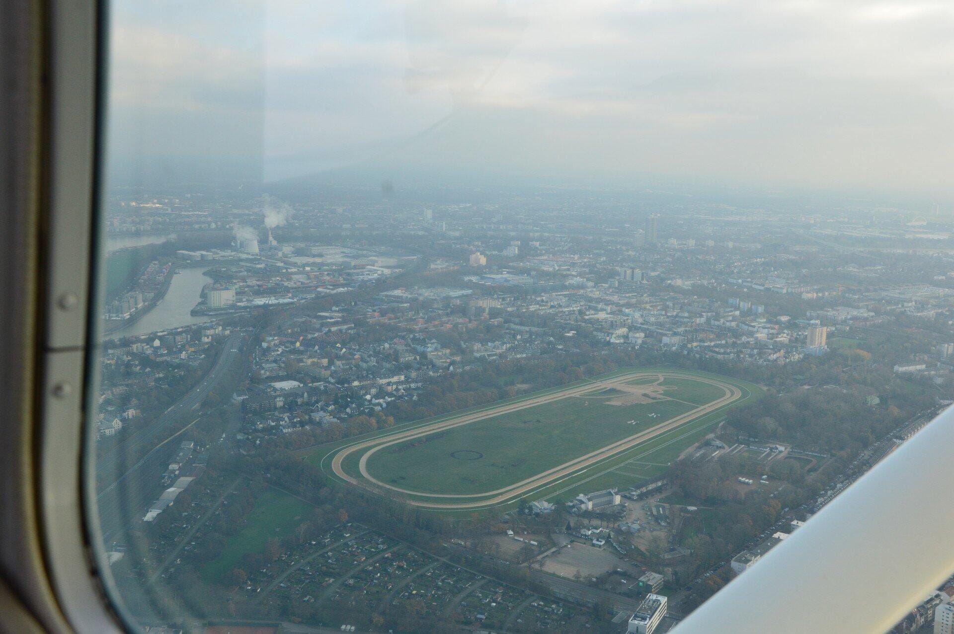 Rundflug über den Kölner Dom und über den Tagebau Garzweiler