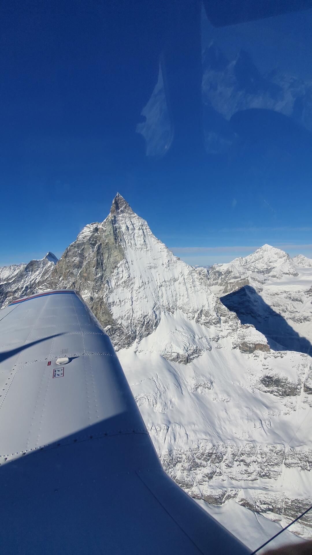 Vol dans les Alpes Suisse