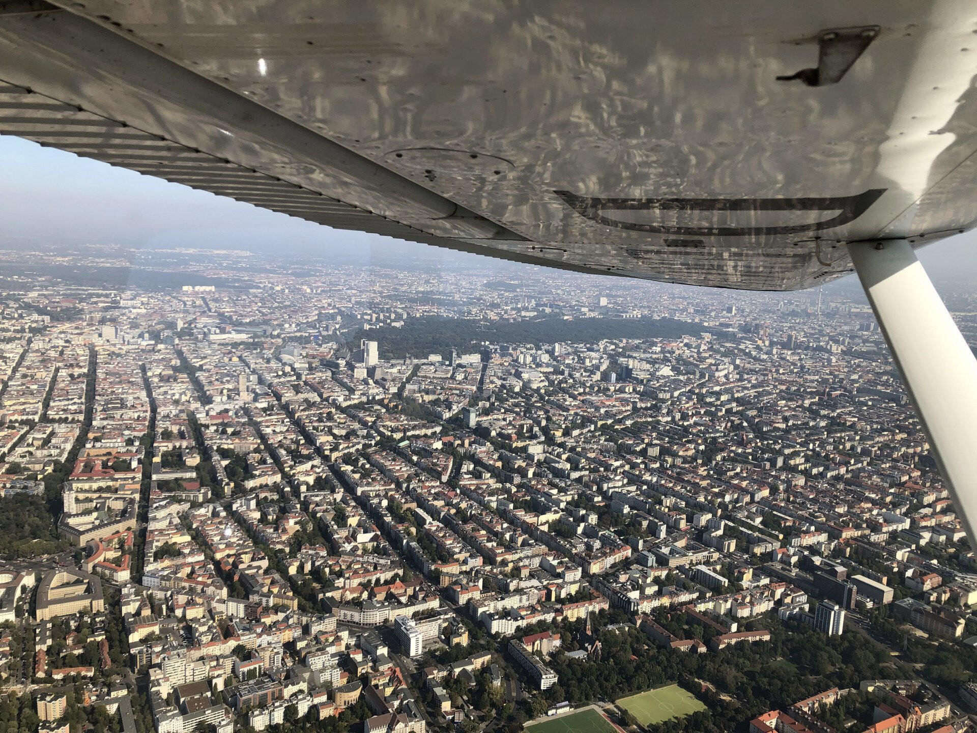 Rundflug über Berlins Mitte via Falkensee (mind. 2 Plätze)