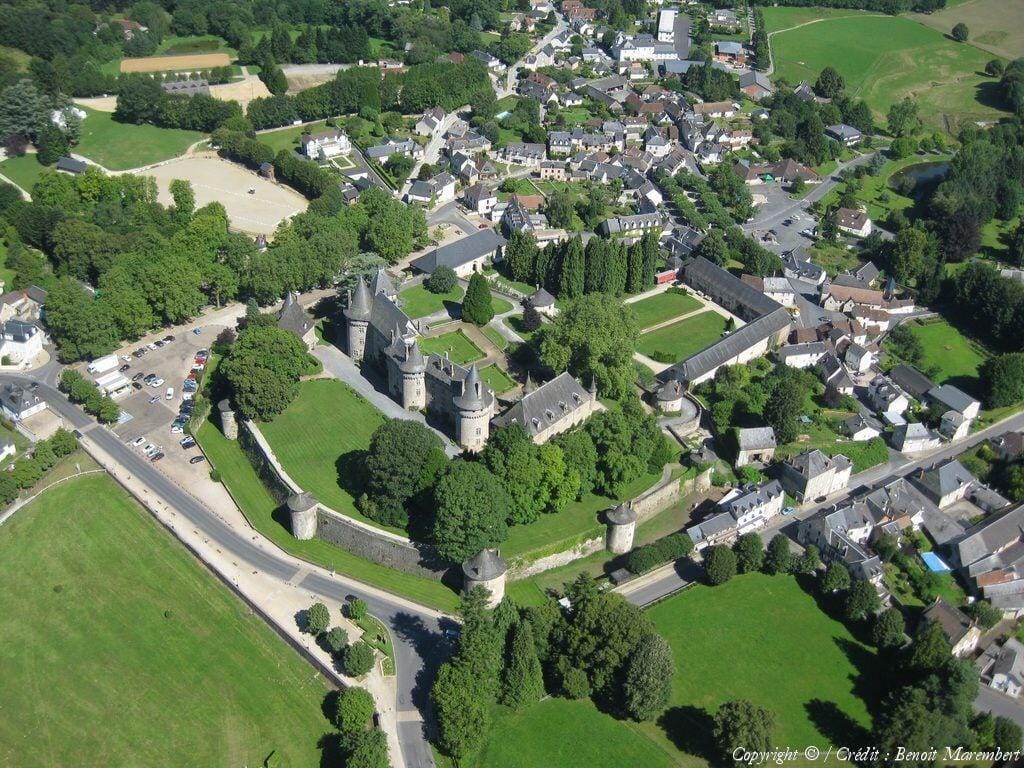 Village de Pompadour, Château, haras national.