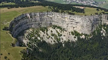 Les beautés du Jura suisse et l'embouchure du lac Léman