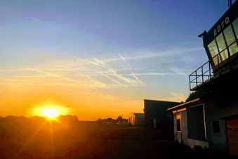 Rundflug mit einer Landung am Flugplatz Deiner Wahl