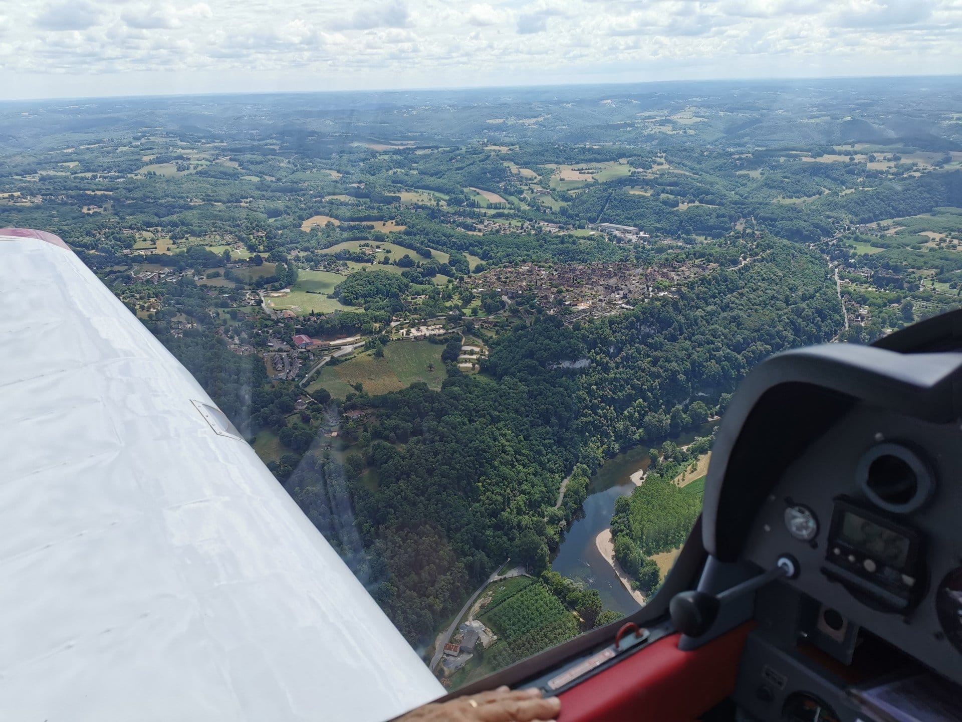 Survol des vallées de la Dordogne, de l'Isle ou du Lot