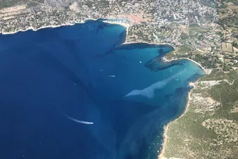 Littoral de la ciotat à carry le rouet en hélicoptère