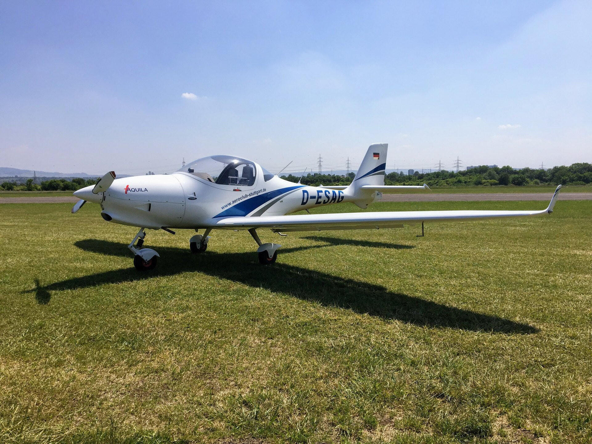 Aquila A211