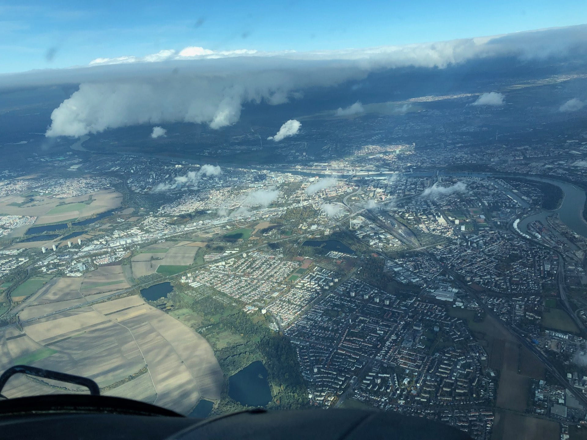 Wie funktioniert Fliegen in und über Wolken? DA-MA-HD