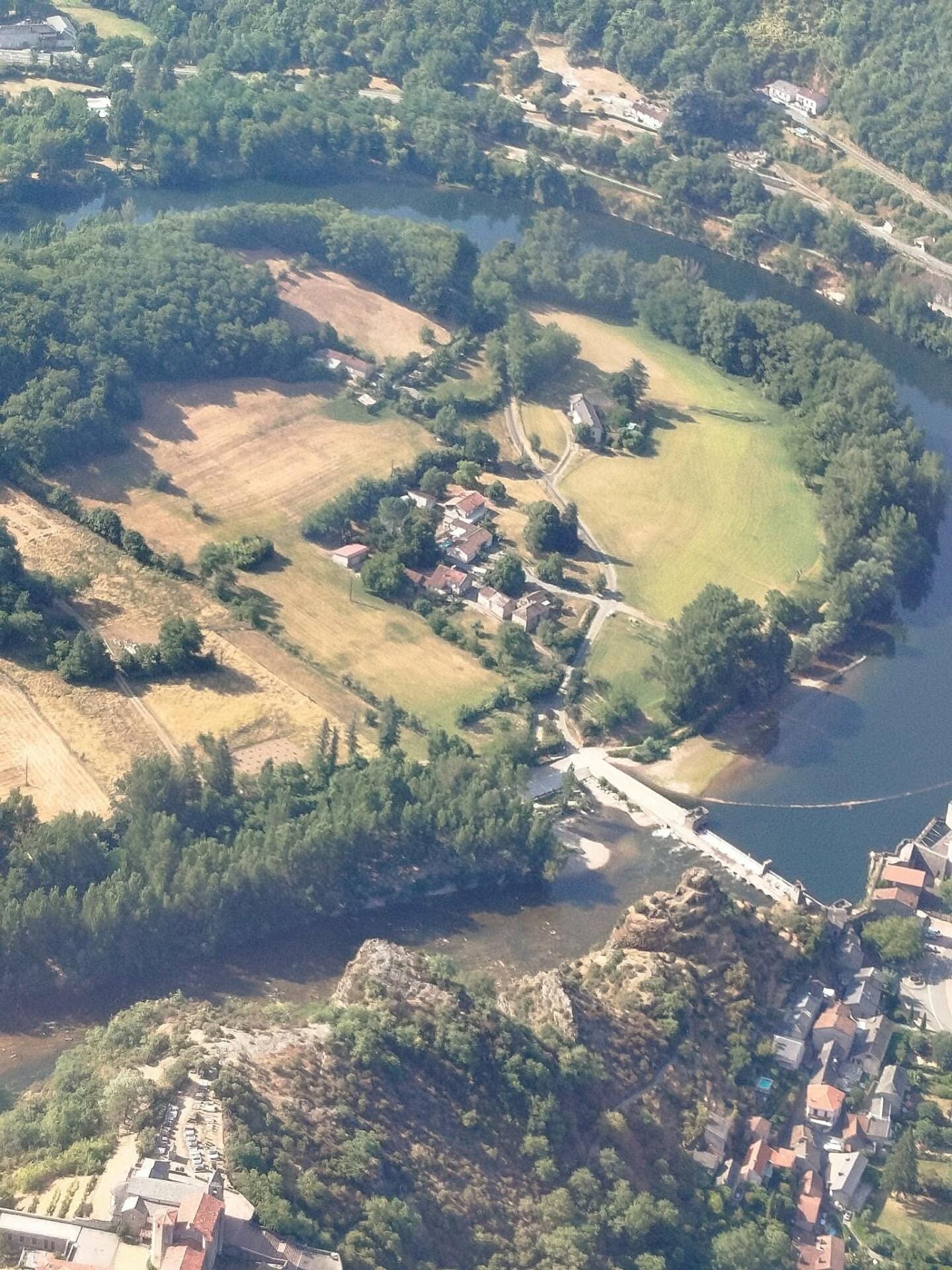 Le méandre d'Ambialet et les Gorges du Tarn vus du ciel