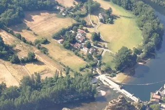 Le méandre d'Ambialet et les Gorges du Tarn vus du ciel