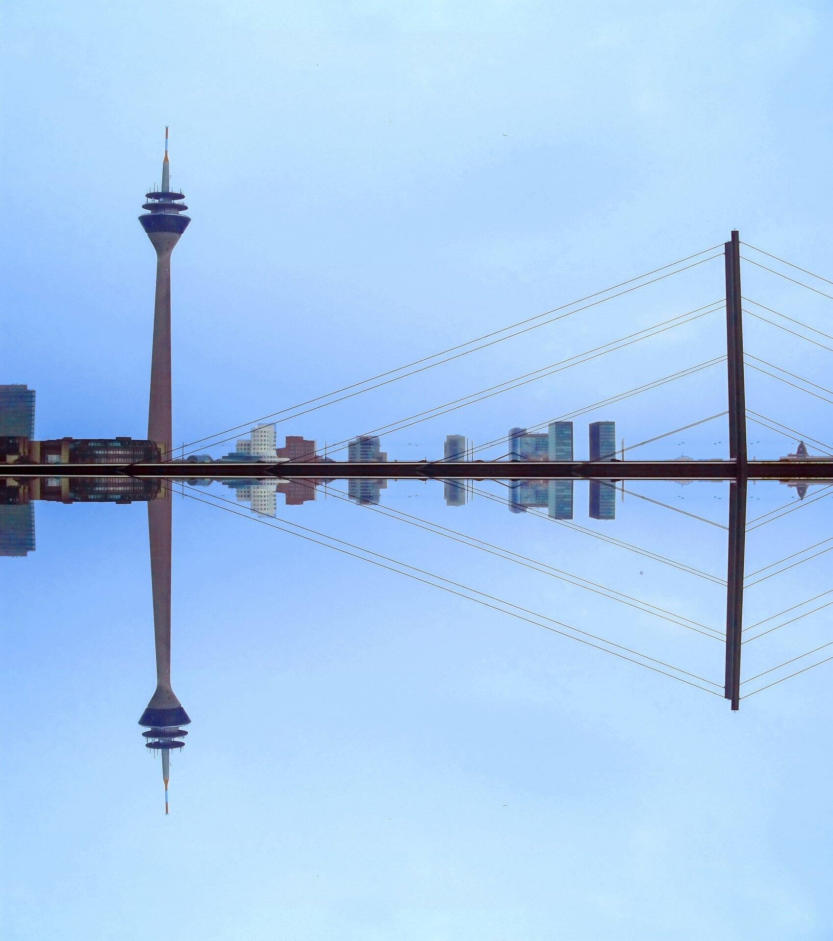 Rundflug „Rheinturm & Düsseldorf“ - Ledersitze mit PA28-181