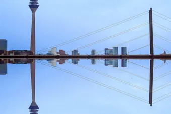 Rundflug „Rheinturm & Düsseldorf“ - Ledersitze mit PA28-181