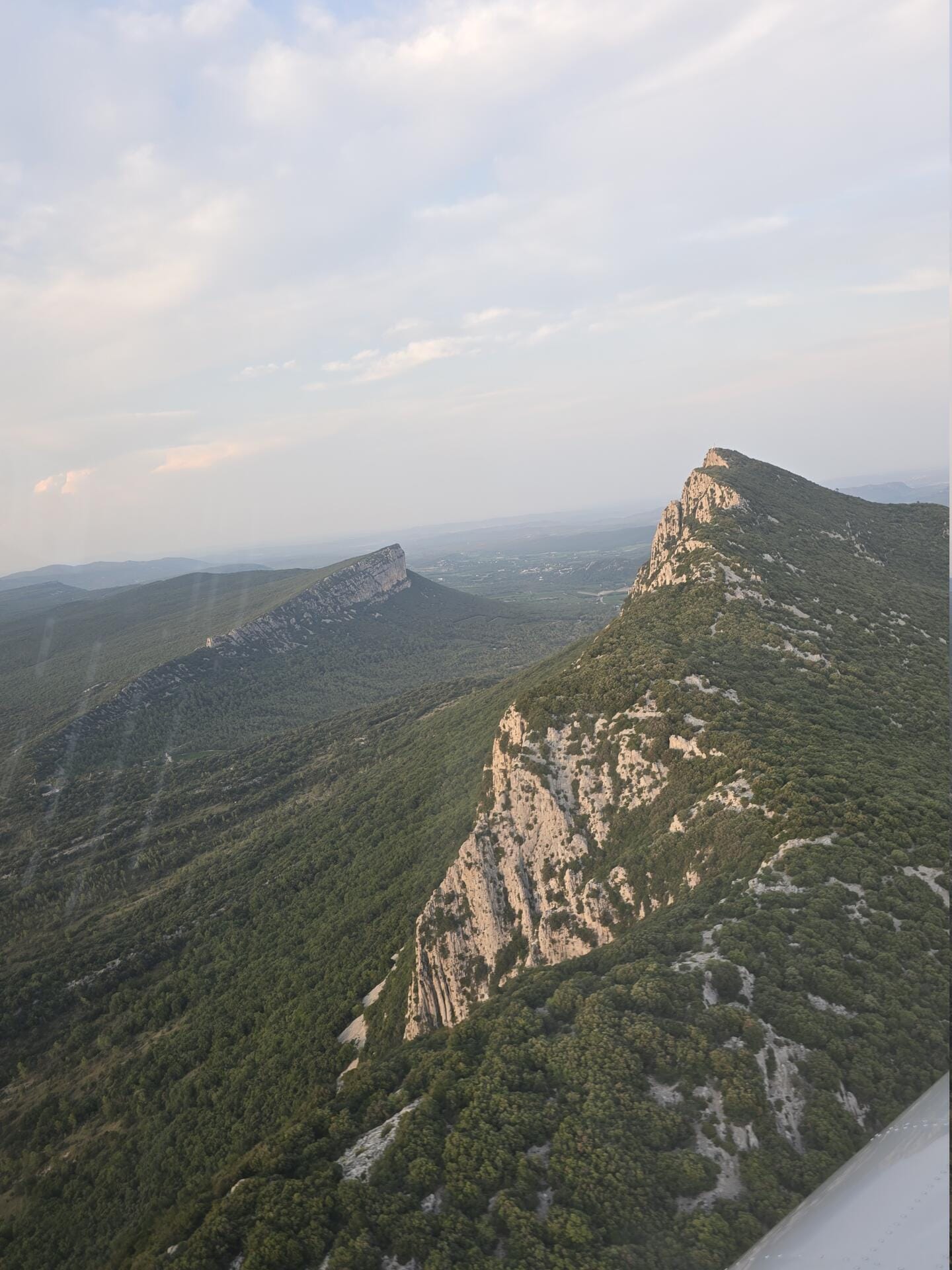 Vues vertigineuses du Pic Saint Loup en flight