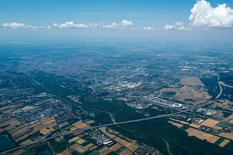 Blick von hoch oben auf Frankfurt