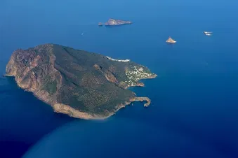 Aeolian islands: An adventure between Sea and Volcanoes