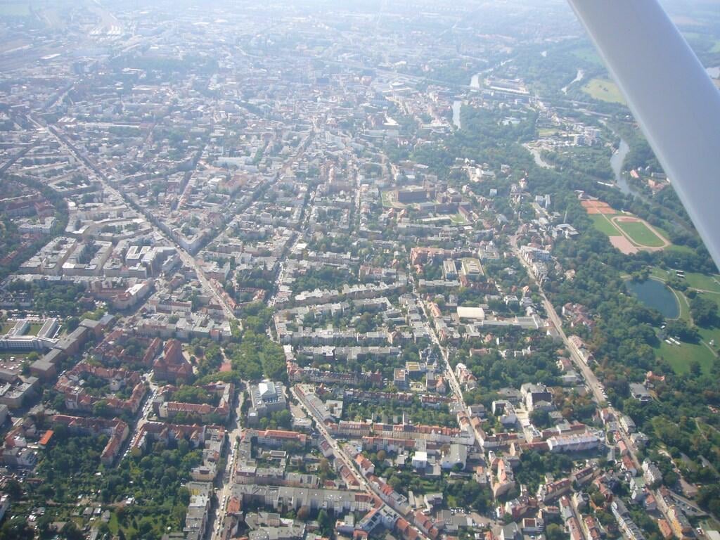 Halle mit Reileck und Peißnitz (Ziegelwiese)