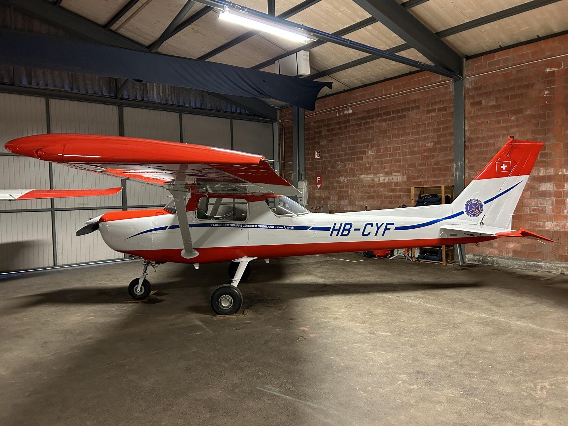 C152 im Hangar