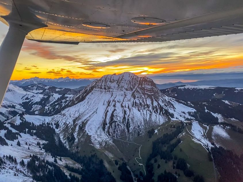 Le coucher de soleil vu du ciel, Préalpes et Plateau suisse