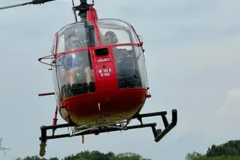 Survol du circuit automobile des 24h du Mans en hélico