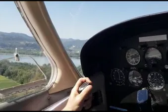 vue au décollage de Montelimar avec le Rhône juste à coté de l'aérodrome et la centrale Nucléaire en face