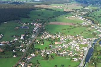 Ecuisses et ses élégantes écluses