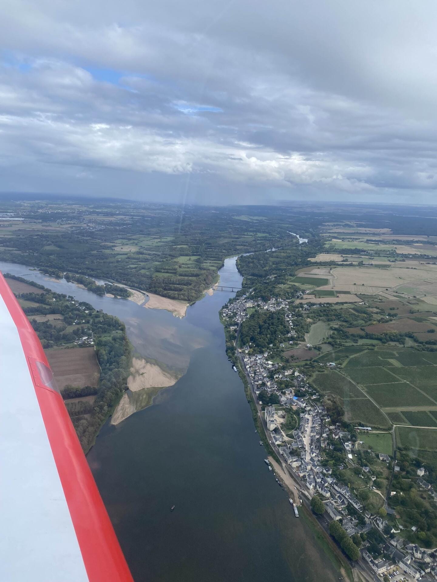 Survol des vallées de la Loire et châteaux environnants