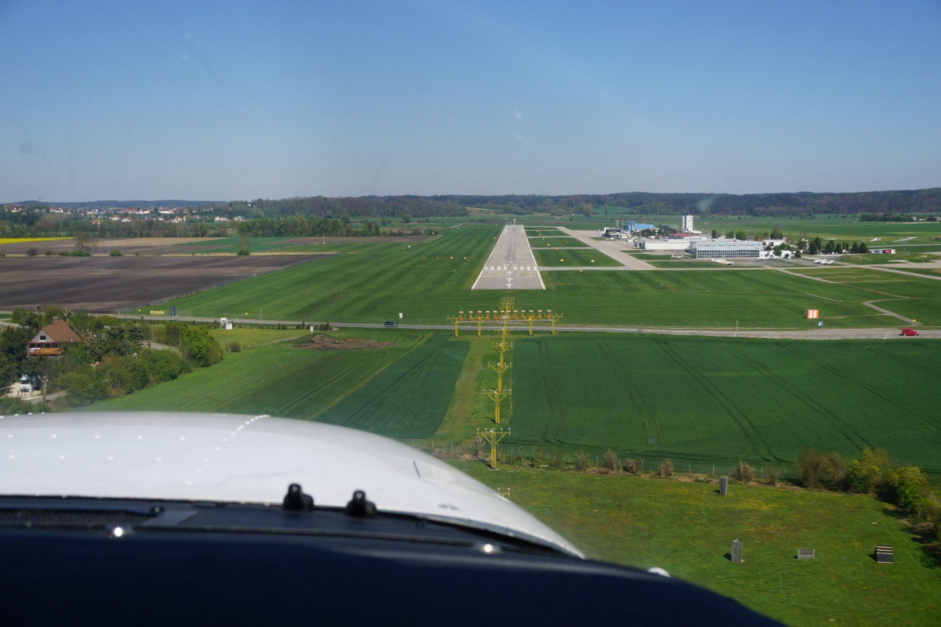 Frei bestimmbarer, einstündiger Rundflug ab Augsburg (PA 28)