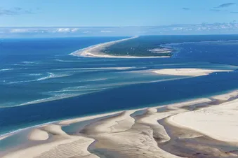 Le Bassin d'Arcachon et la côte vus du ciel. Birds eye view.