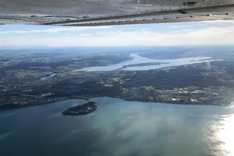 Schöner Bodensee und Alpen Rundflug