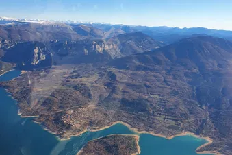 Alpes enneigées et Méditerranée ensoleillée