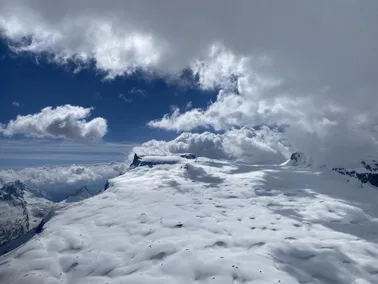 Des cols mythiques aux glaciers de renom en avion