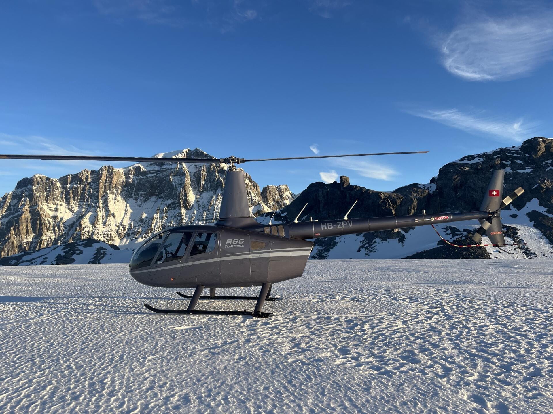 Side view Turbine Robinson R66