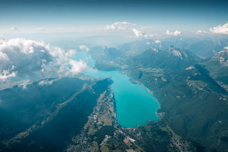 Les plus beaux lacs des Alpes vus du ciel - France