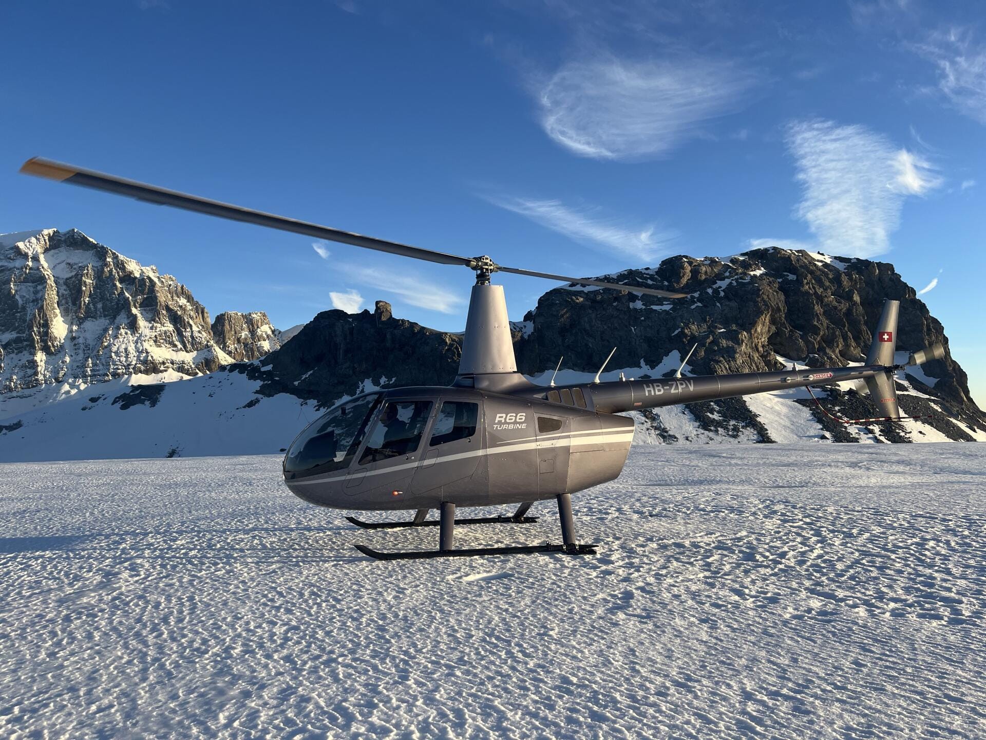 Helicopter Landing on a glacier at 10'000feet - 3000m