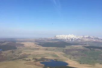 Survol du Parc naturel des volcans d’Auvergne