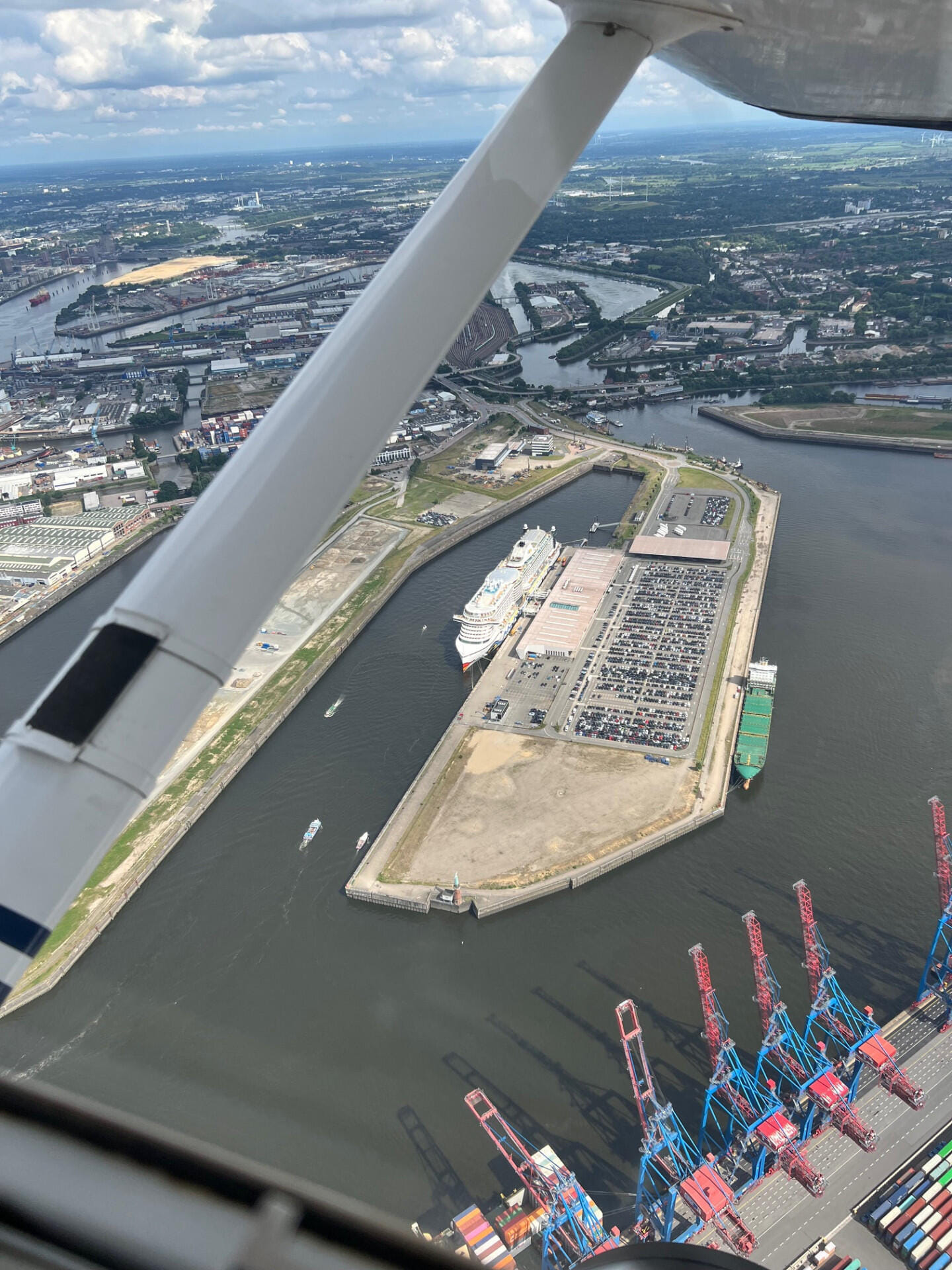 Rundflug Hamburg über Burchardkai, Alster, Hamburg Flughafen