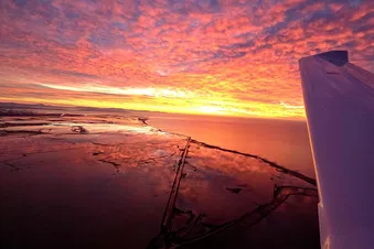 À l'Aube du Soleil : Vols Magiques en Camargue et sur la Mer