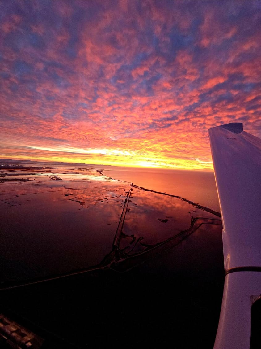 À l'Aube du Soleil : Vols Magiques en Camargue et sur la Mer