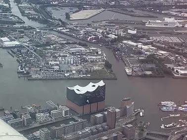 Flug nach Sylt, über Hamburg mit tollem Blick auf die Elphi