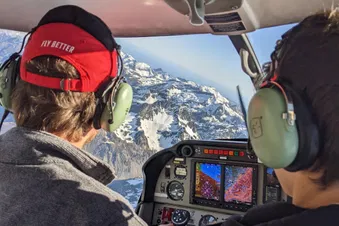 En vol au-dessus des Pyrénées