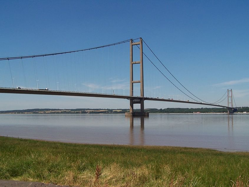 Join me on a sightseeing flight over Humber Bridge