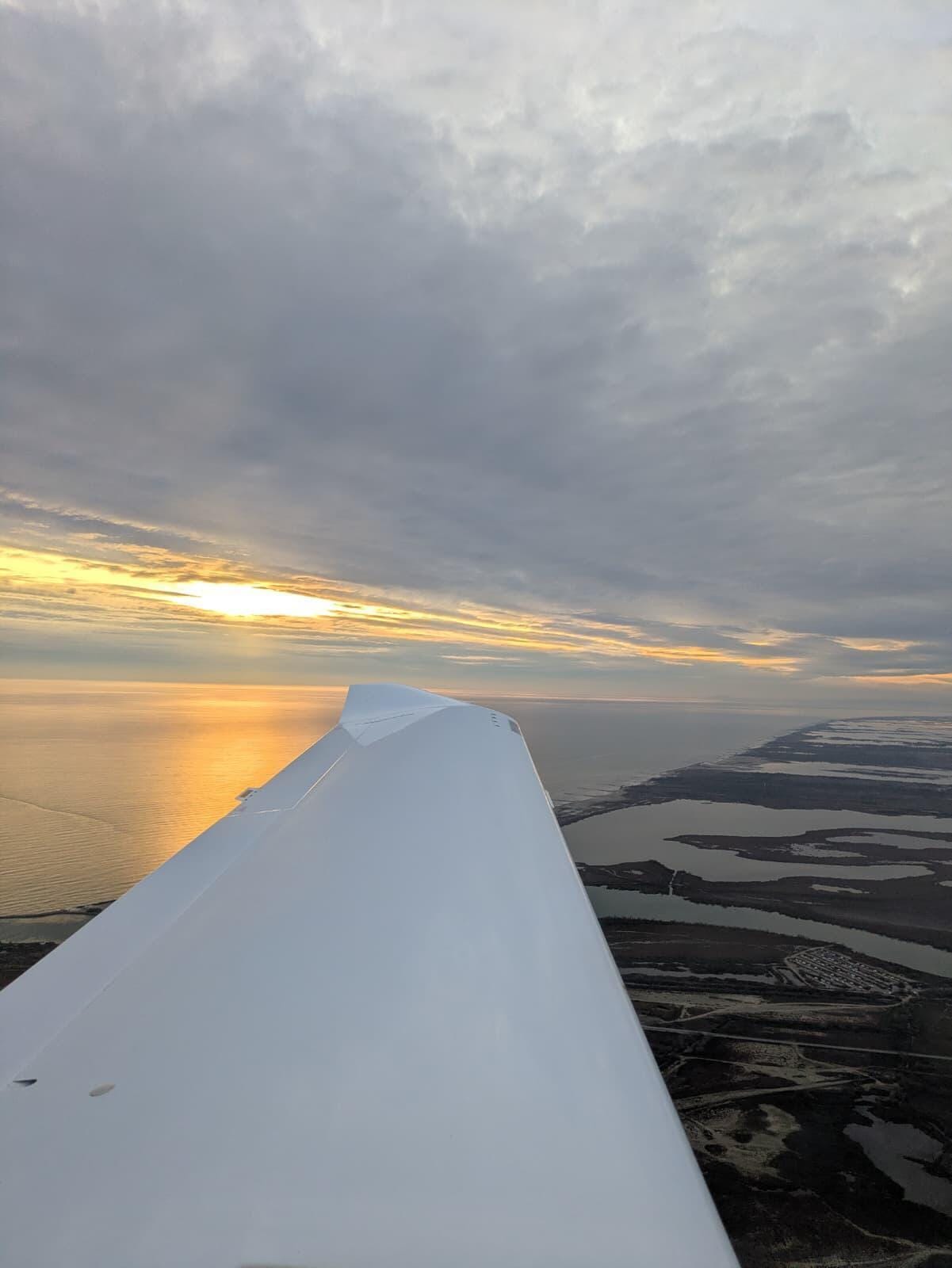 Camargue vue du ciel – étangs, mer et Alpilles
