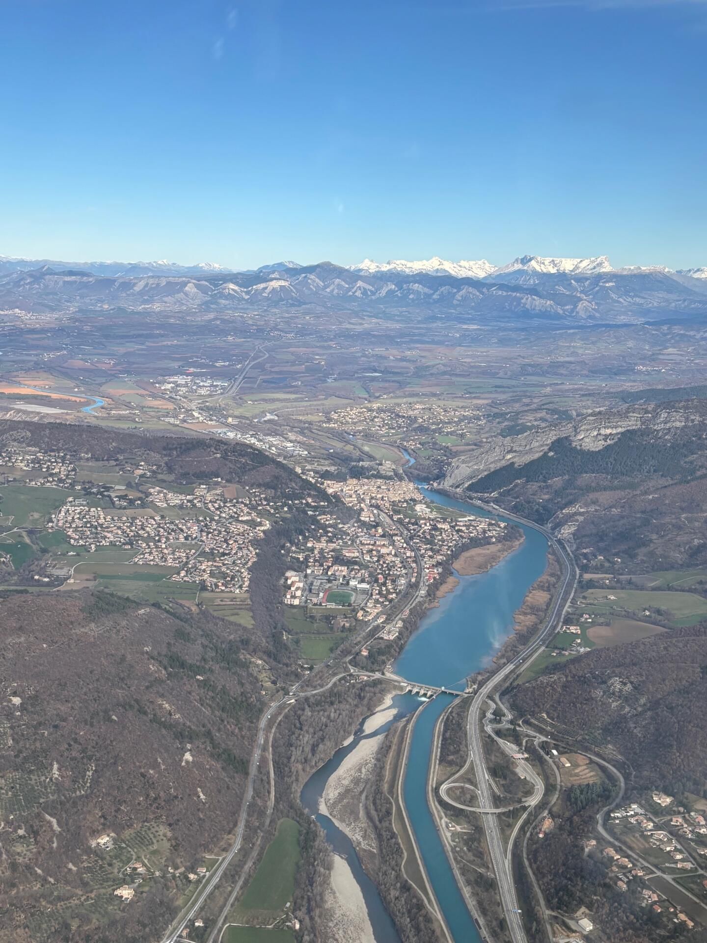 Un déjeuner au pied des Alpes