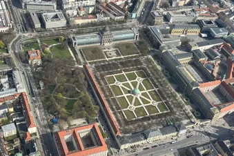 Hofgarten mit Staatskanzlei und Residenz