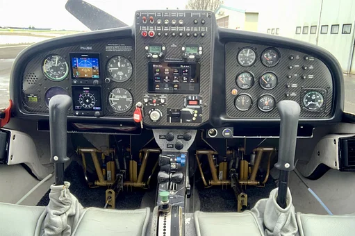 Cockpit view of the Diamond Katana (DV-20)