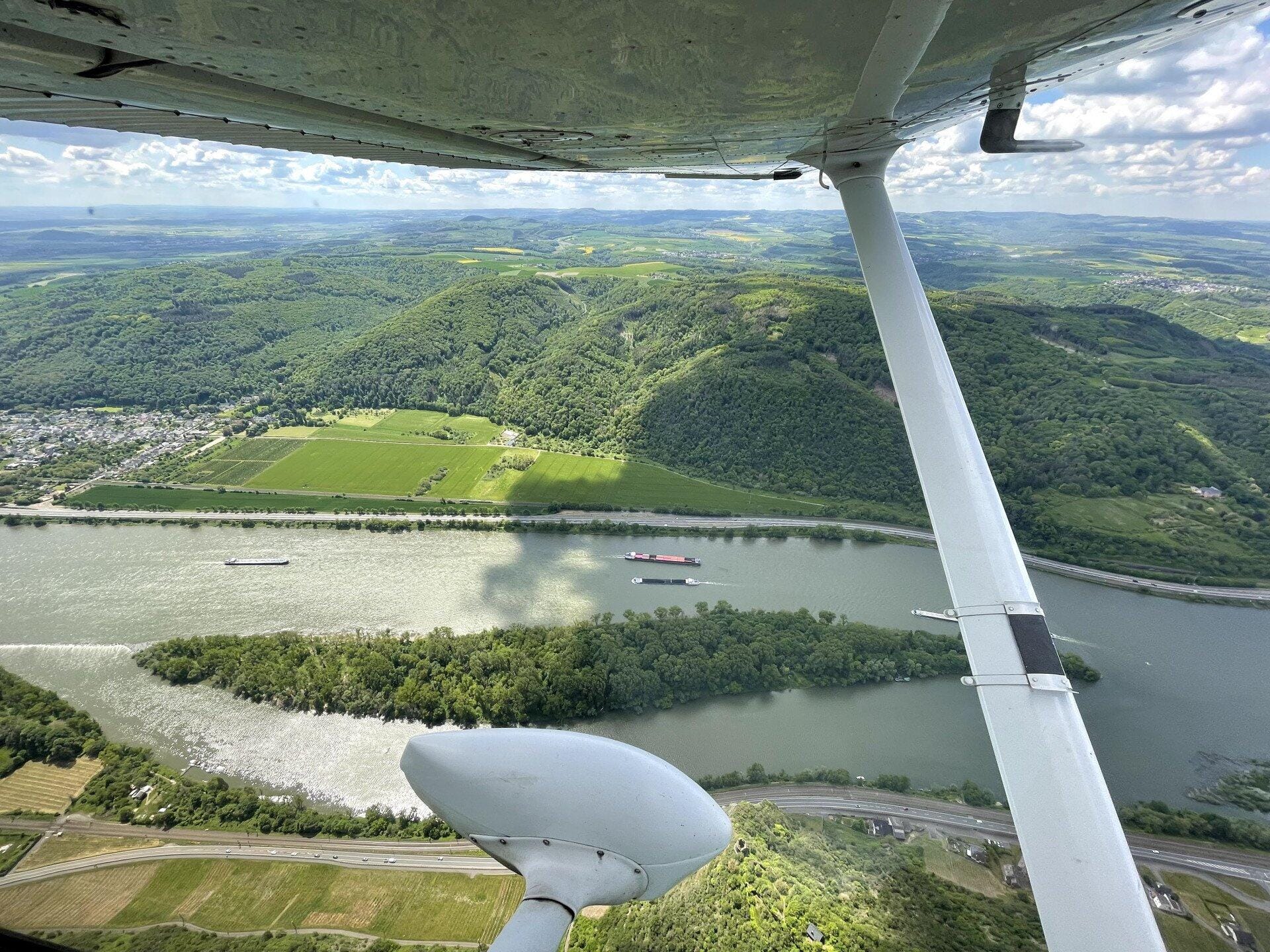 1h Rundflug über Ihre Wunschziele (2 Passagiere)