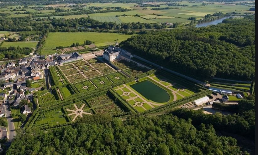 survoler 10 grands châteaux de La Loire de Chambord à Saumur