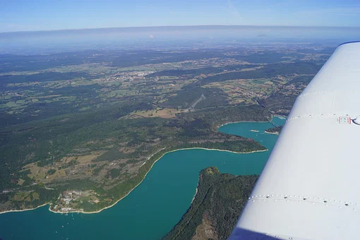 Le Jura et ses eaux turquoises