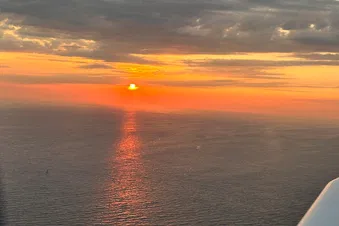 🌅 Survolez l’Île d’Yeu à l’heure dorée