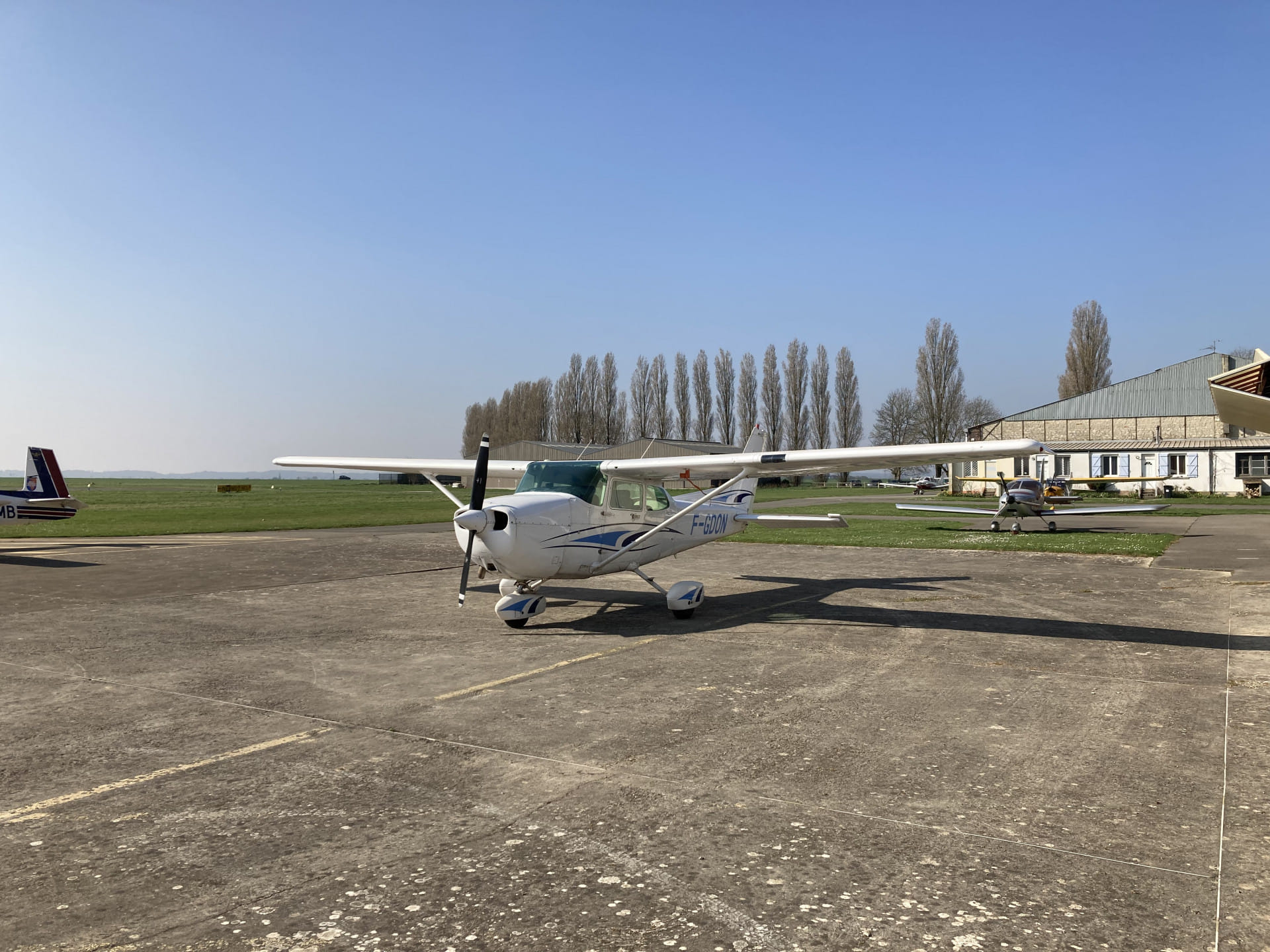 Cessna 172 au parking