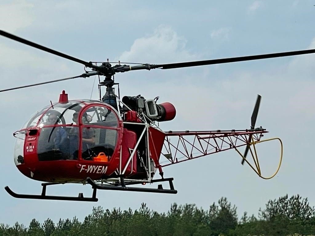 Survol du circuit automobile des 24h du Mans en hélico